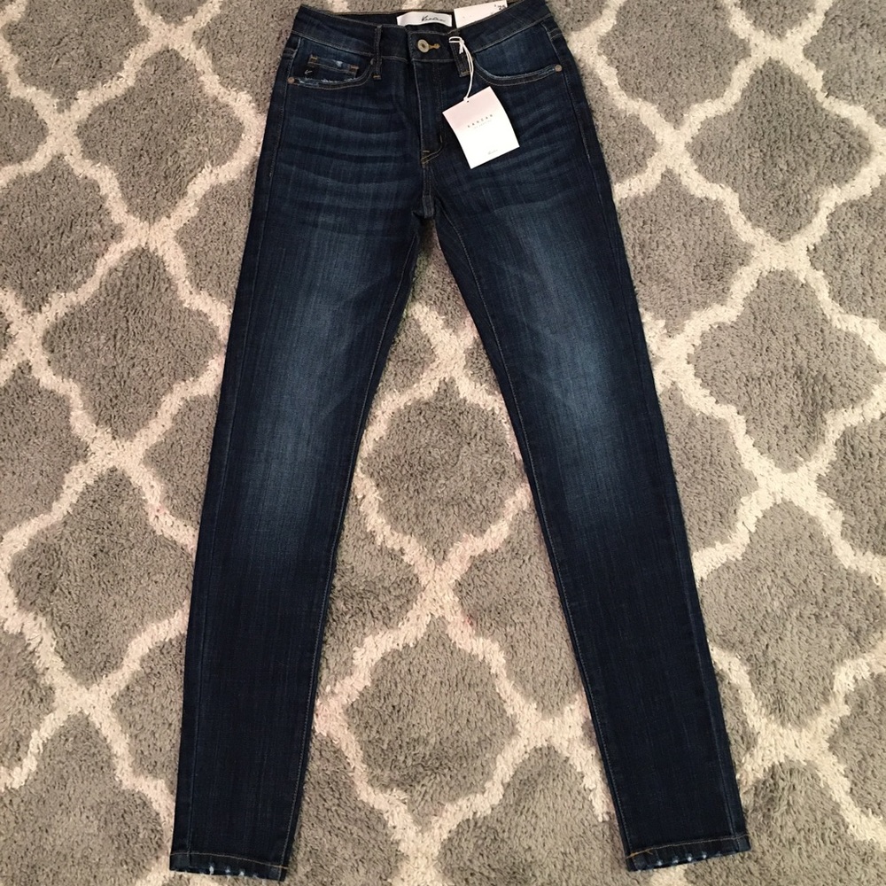 Size 3/25 KanCan Jeans BNWT Style# 7085LOH